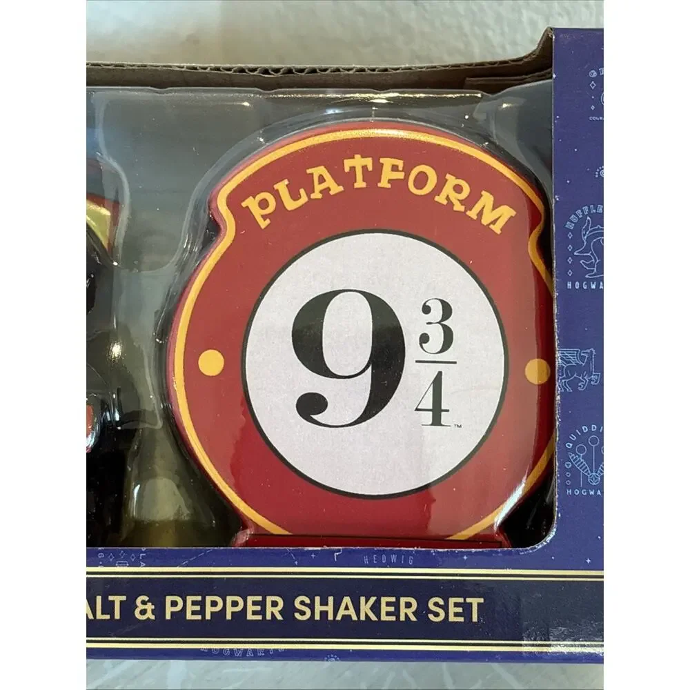 Harry Potter Hogwarts Express & Platform 9 3/4 Ceramic Salt & Pepper Shaker Set